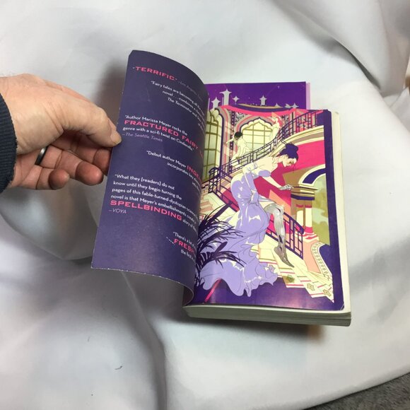 The Lunar Chronicles: Marissa Meyer Lot of 2: Book 1 and Book 4 - Picture 6 of 11